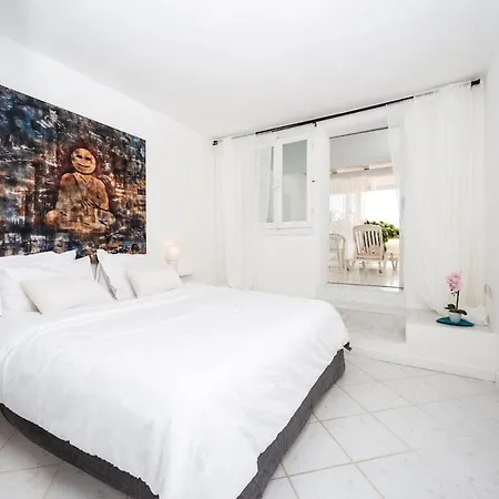 Steps From The With Views And Big Patio! Apartman