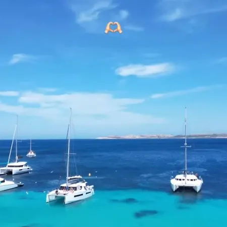 Steps From The With Views And Big Patio! Apartman Baja Sardinia